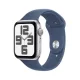 Apple Watch SE (2024) GPS 44mm Alu tok, Denim Sport szíj M/L (ezüst)