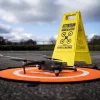 Caruba drón repülés figyelmeztető (francia) [Drone Warning Sign]