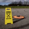 Caruba drón repülés figyelmeztető (francia) [Drone Warning Sign]