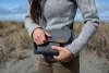 Peak Design The Field Pouch V2 Kamera Válltáska - Szürke