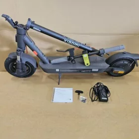   Xiaomi Mi Electric Scooter 5 (Outlet A kategória) [BHR9618GL] (fekete)